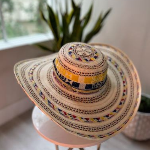SOMBRERO TIPICO VUELTIAO No. 15 BLANCO AMARILLO AZUL Y ROJO