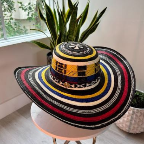 SOMBRERO TIPICO VUELTIAO No. 15 NEGRO AMARILLO AZUL Y ROJO